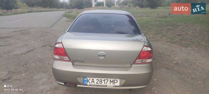 Nissan Almera 2010