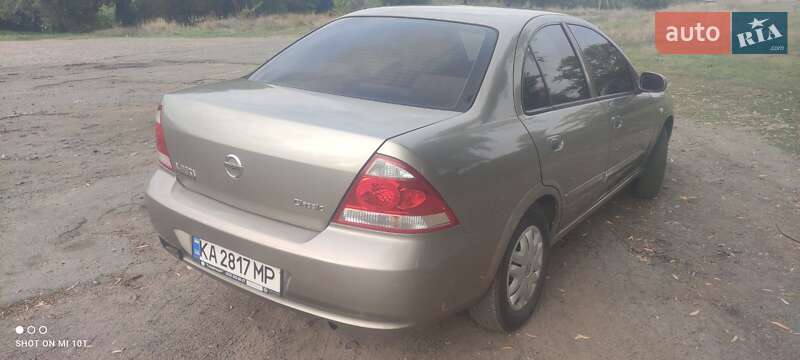 Nissan Almera 2010