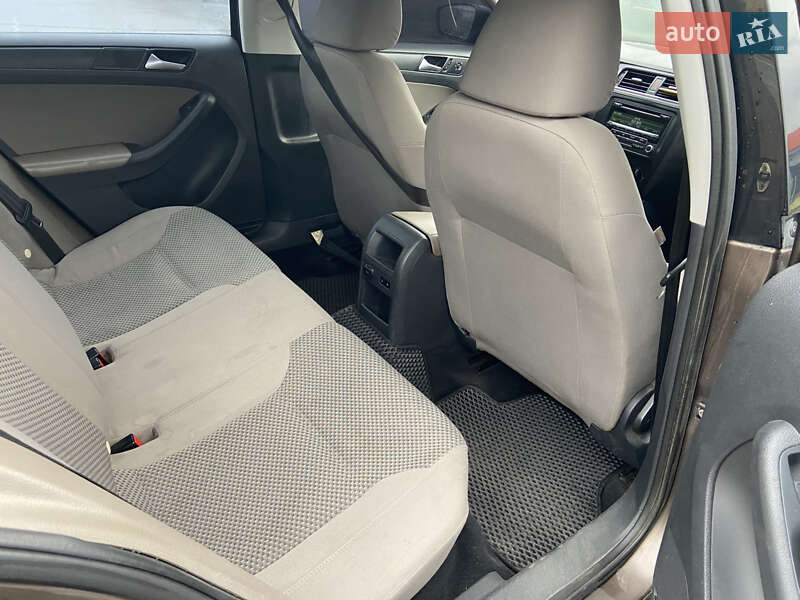 Volkswagen Jetta 2014