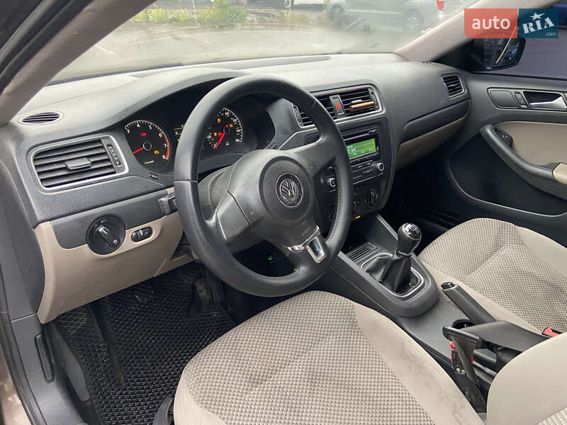 Volkswagen Jetta 2014