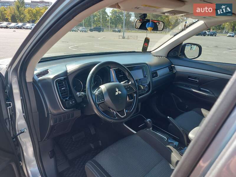 Mitsubishi Outlander 2016