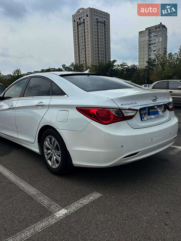 Hyundai Sonata 2010
