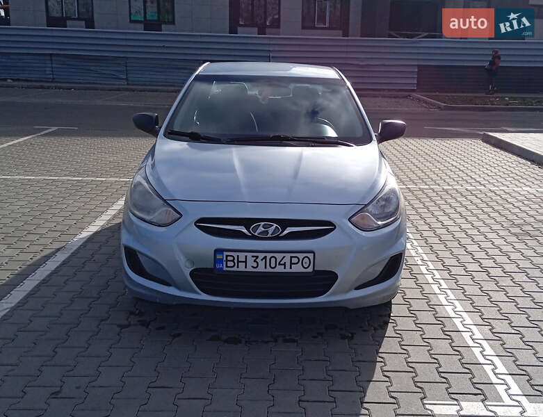 Hyundai Accent 2013
