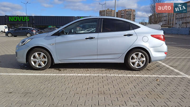 Hyundai Accent 2013