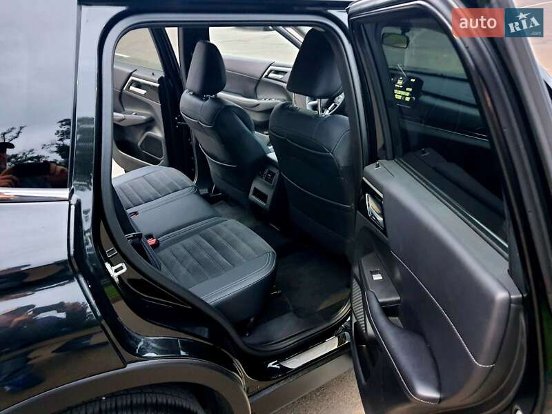 Mitsubishi Outlander 2024