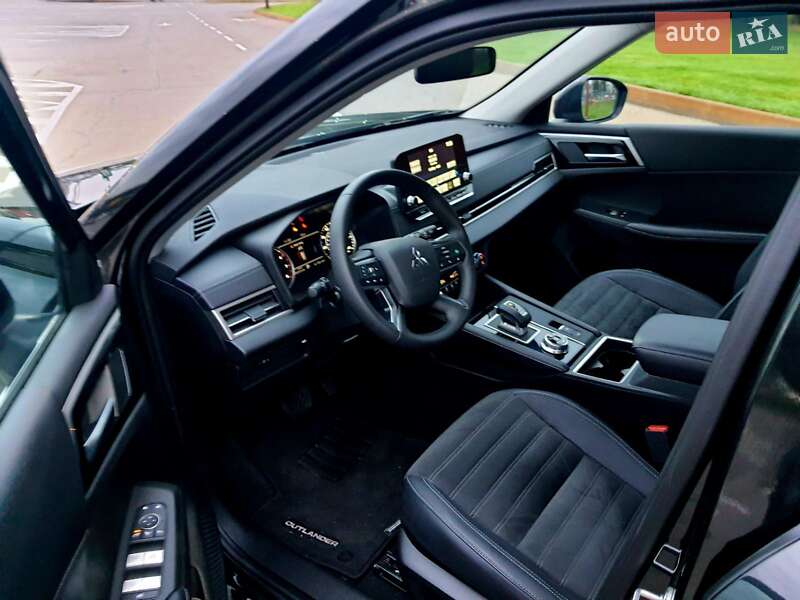 Mitsubishi Outlander 2024