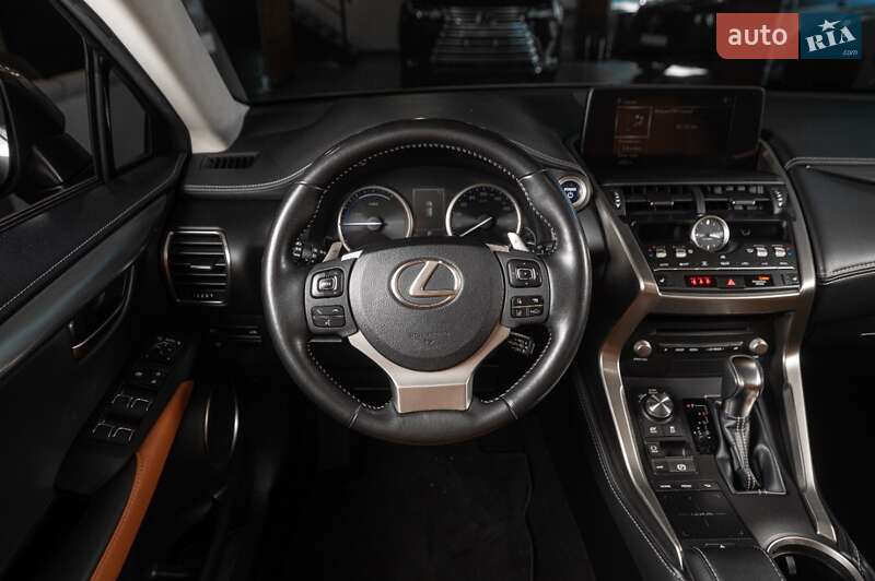 Lexus-12