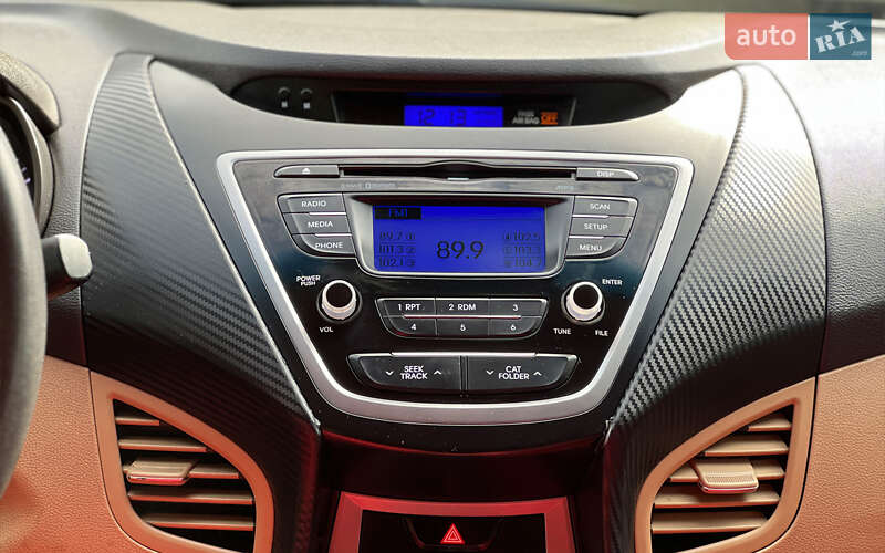 Hyundai Elantra 2013