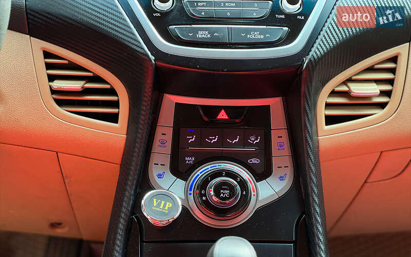 Hyundai Elantra 2013