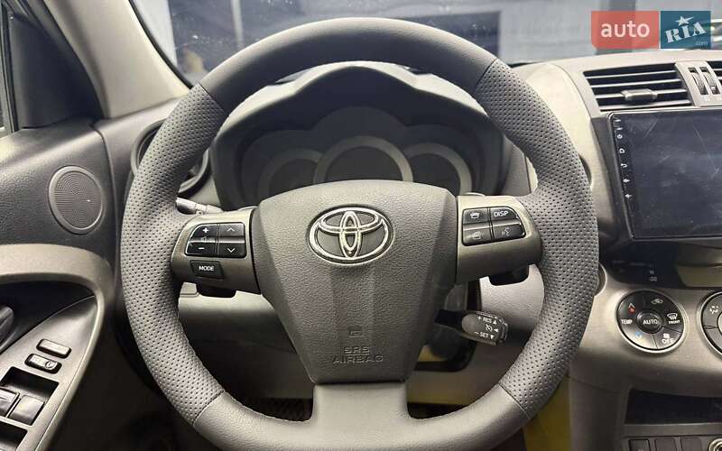 Toyota RAV4 2011