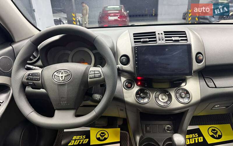 Toyota RAV4 2011