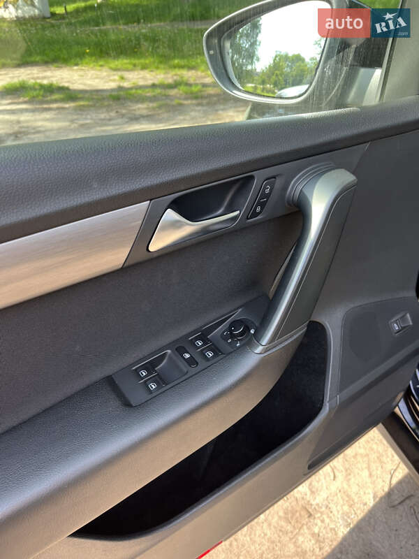 Volkswagen Passat 2011