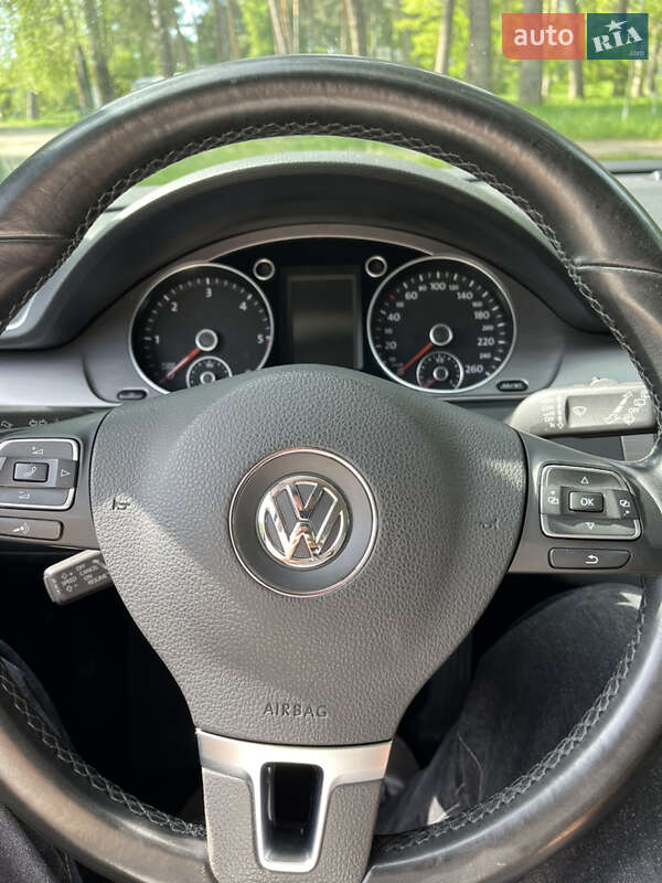 Volkswagen Passat 2011