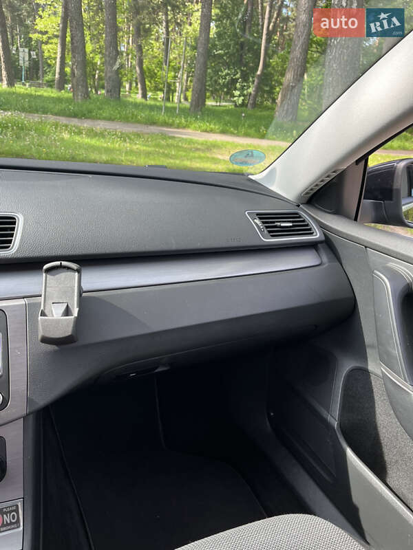 Volkswagen Passat 2011