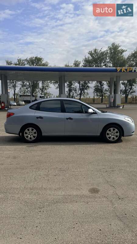 Hyundai Elantra 2011