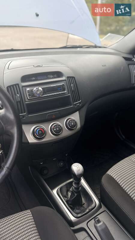 Hyundai Elantra 2011