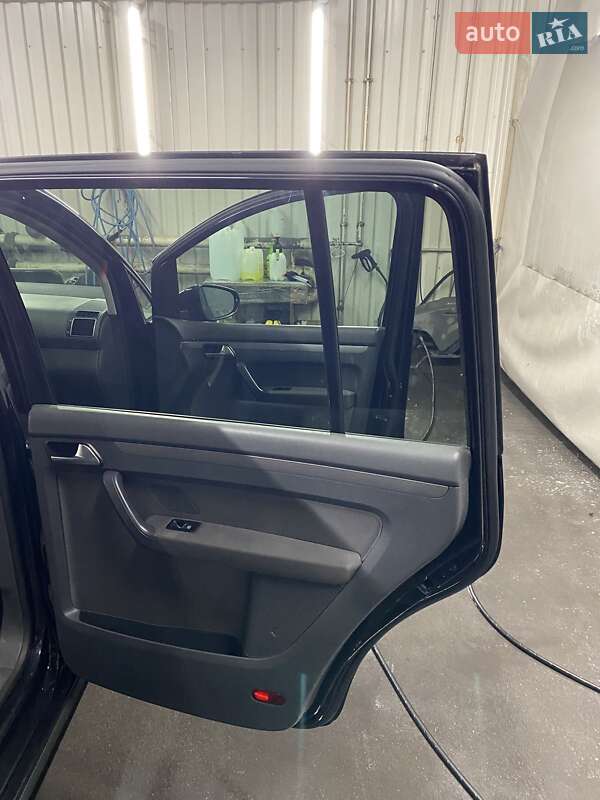 Volkswagen Touran 2012