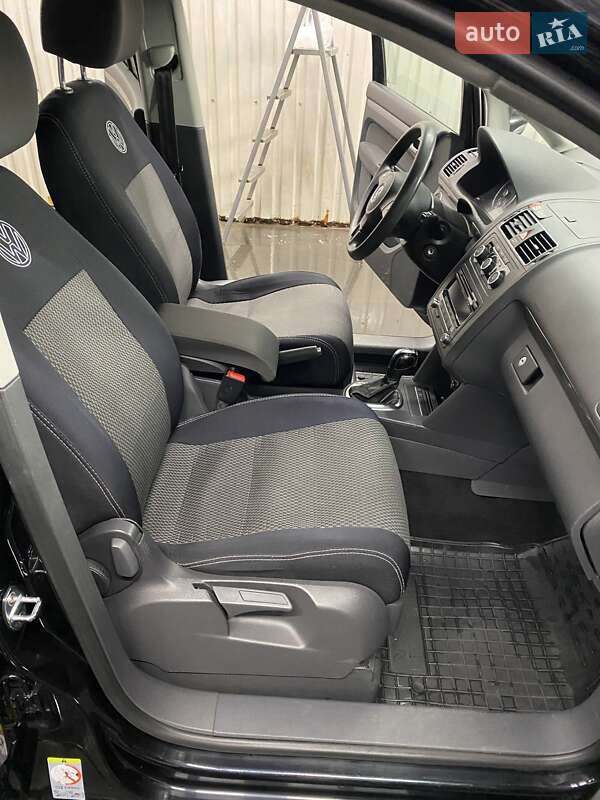 Volkswagen Touran 2012