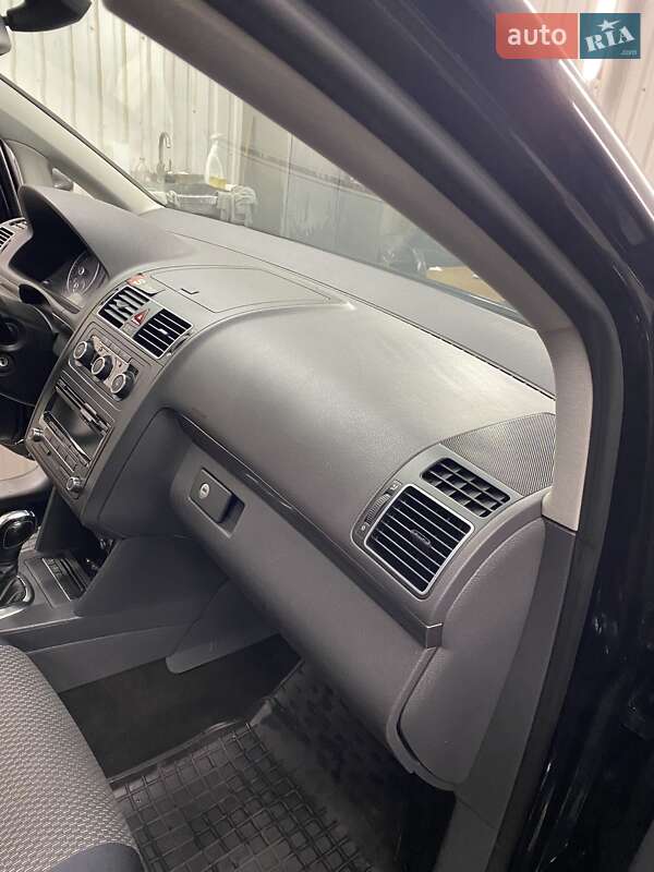 Volkswagen Touran 2012