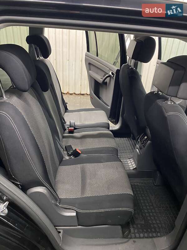 Volkswagen Touran 2012