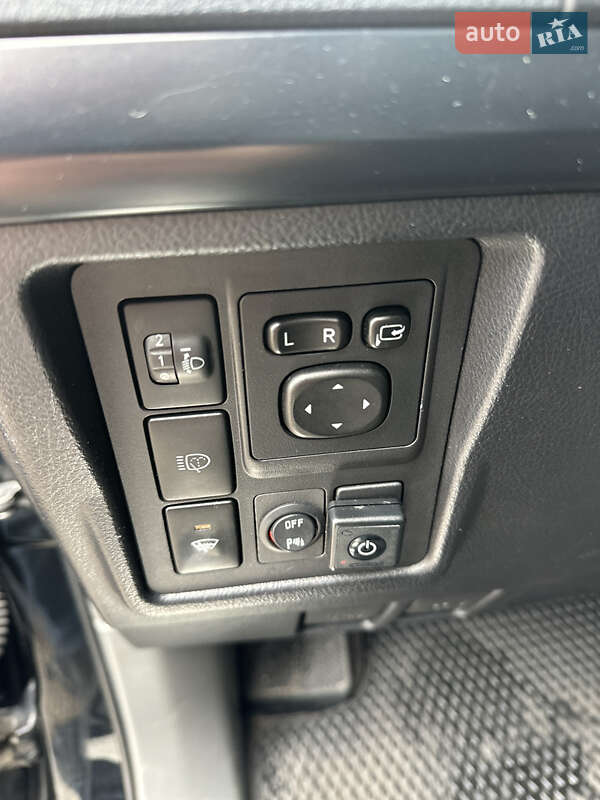 Toyota Land Cruiser Prado 2012