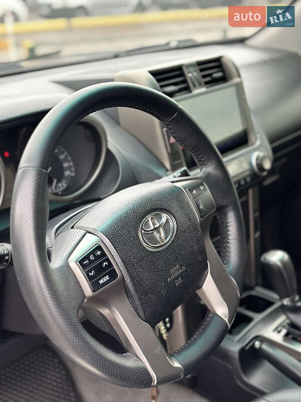 Toyota Land Cruiser Prado 2012