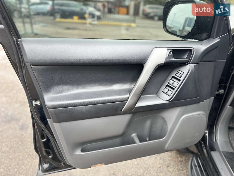 Toyota Land Cruiser Prado 2012