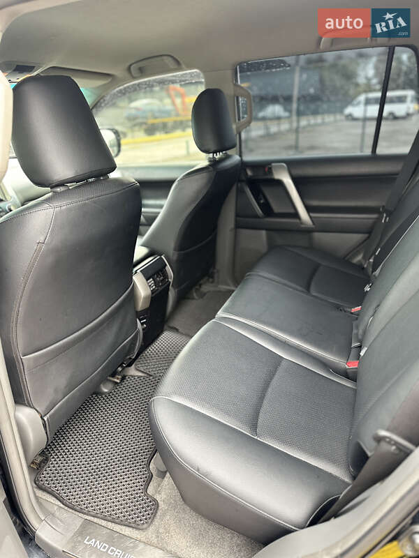 Toyota Land Cruiser Prado 2012