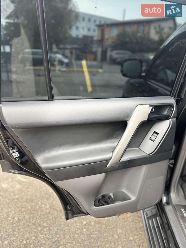 Toyota Land Cruiser Prado 2012