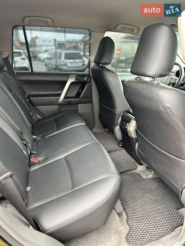 Toyota Land Cruiser Prado 2012