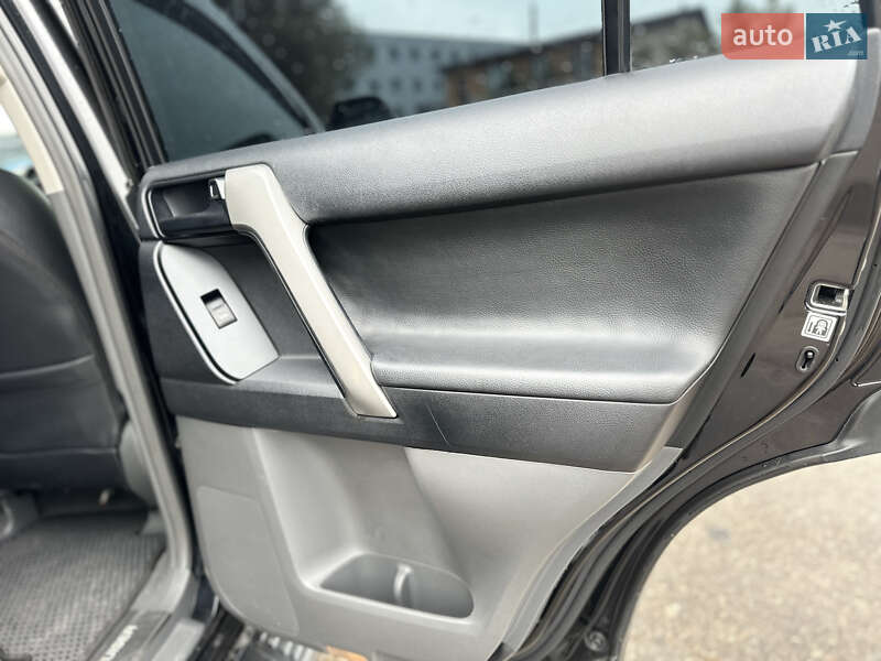 Toyota Land Cruiser Prado 2012