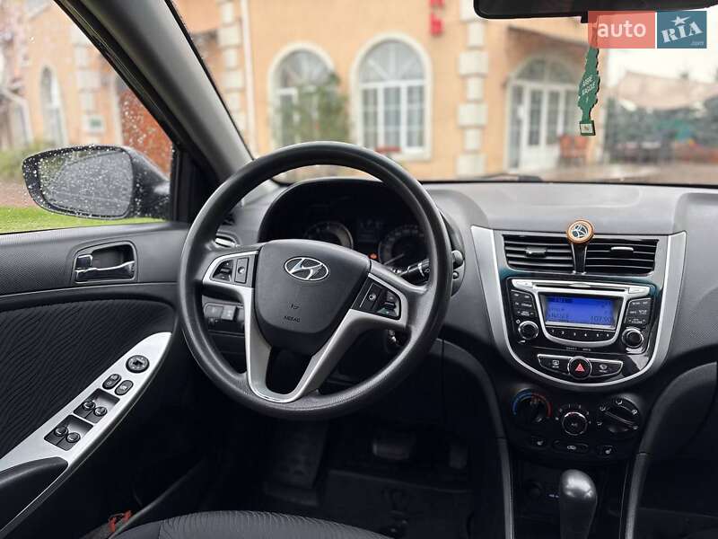 Hyundai Accent 2013