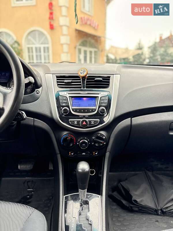 Hyundai Accent 2013
