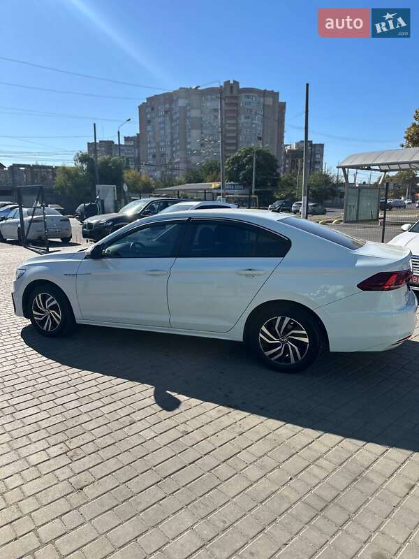 Volkswagen e-Bora 2021