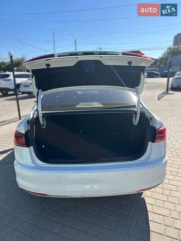 Volkswagen e-Bora 2021