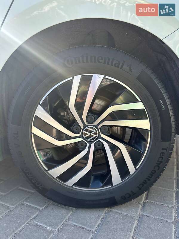 Volkswagen e-Bora 2021