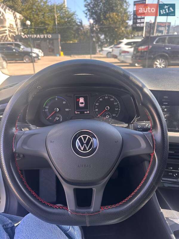 Volkswagen e-Bora 2021