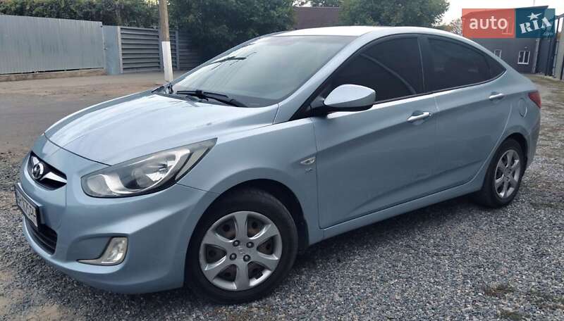 Hyundai Accent 2012