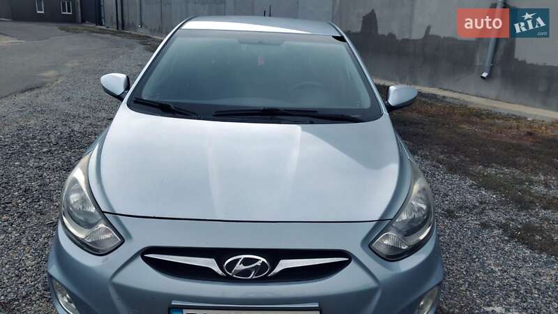 Hyundai Accent 2012