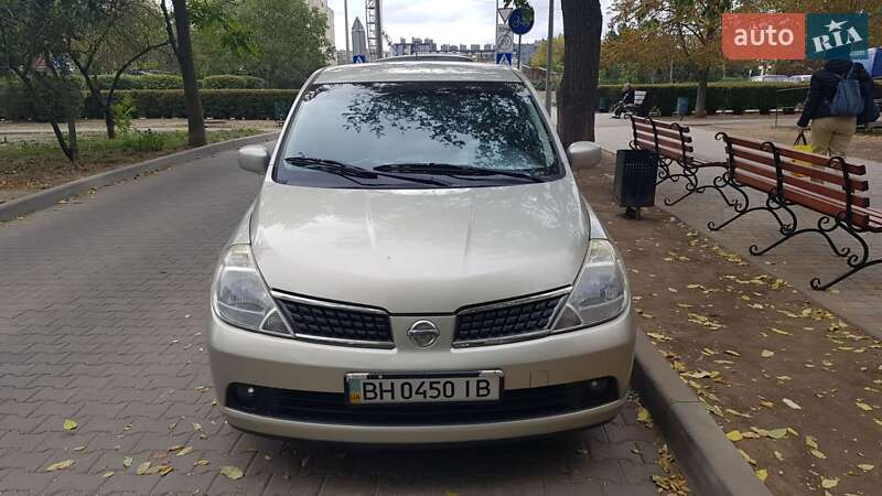Nissan TIIDA 2008