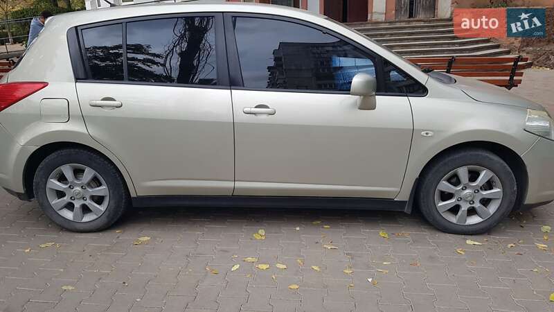 Nissan TIIDA 2008