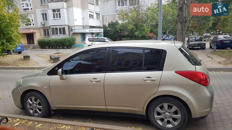 Nissan TIIDA 2008