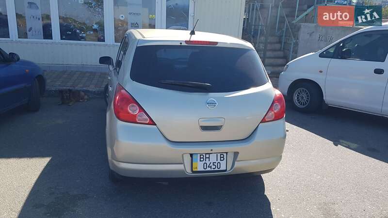 Nissan TIIDA 2008