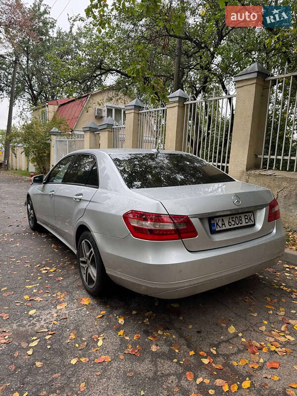 Mercedes-Benz E-Class 2011