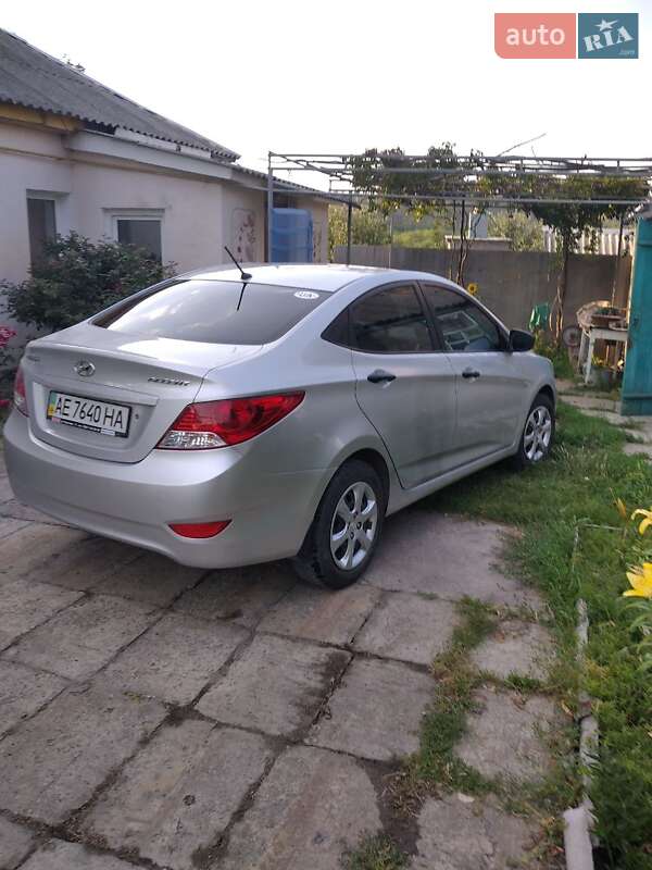 Hyundai Accent 2012