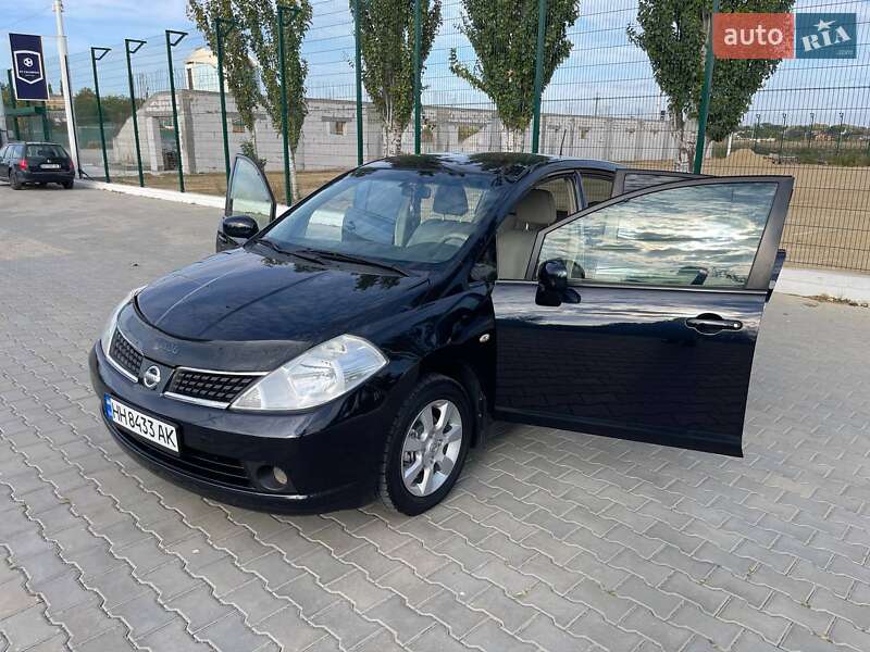 Nissan TIIDA 2008