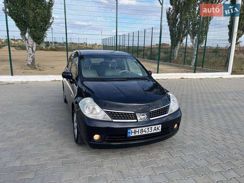 Nissan TIIDA 2008