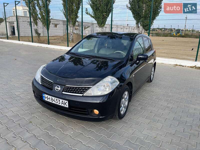 Nissan TIIDA 2008