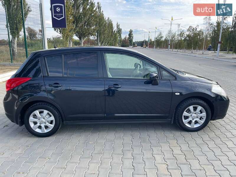 Nissan TIIDA 2008
