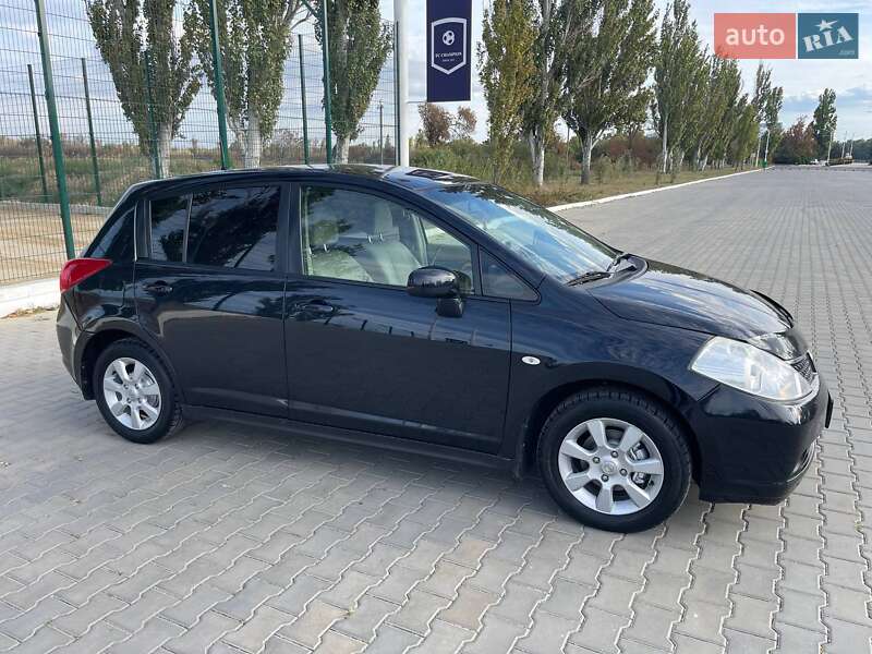 Nissan TIIDA 2008